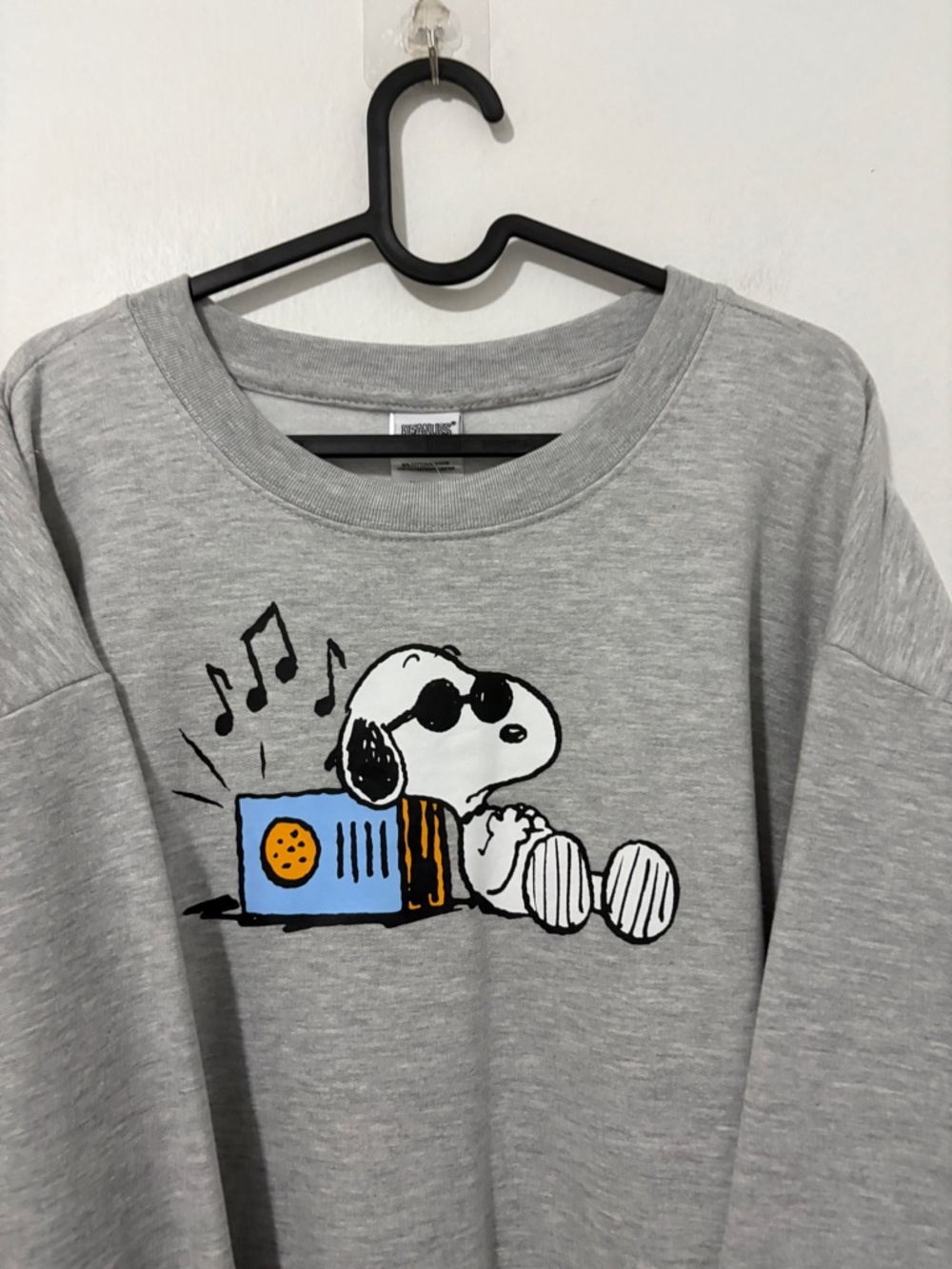 NWT Peanuts Snoopy Gray Sweatshirt - size XL - Picture 3 of 6